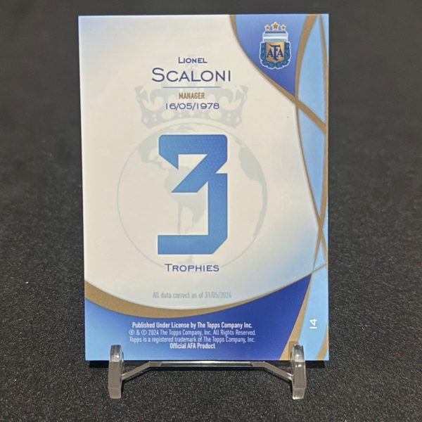 Topps Lineage Argentina 2024 – Lionel Scaloni /25 – Oro Legends Tribute - Imagen 2