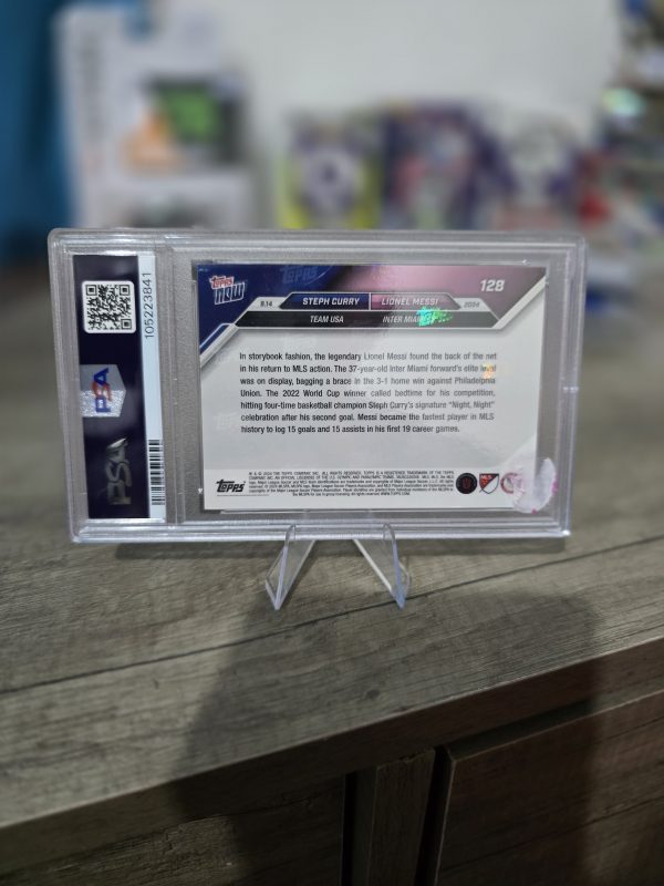 🔥 Topps Now 2024 – Steph Curry & Lionel Messi #128 – “Night, Night” Celebration – PSA 9 Mint 🔥 - Imagen 2
